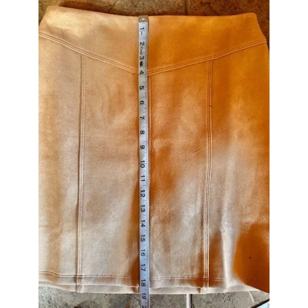 White House Black Market Womens Camel Tan Brown Faux Suede Mini Skirt Size 2 EUC